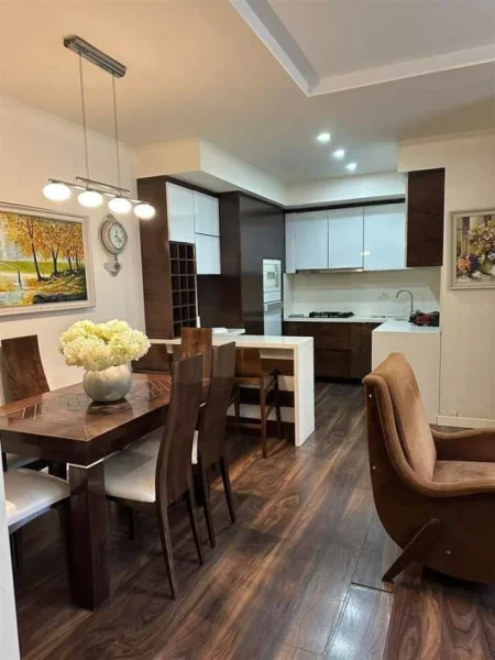 Tirane, jepet me qera apartament 3+1+BLK Kati 2, 90 m² 800 Euro (21 dhjetori)