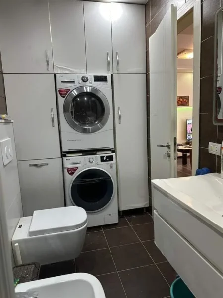 Tirane, jepet me qera apartament 3+1+BLK Kati 2, 90 m² 800 Euro (21 dhjetori)