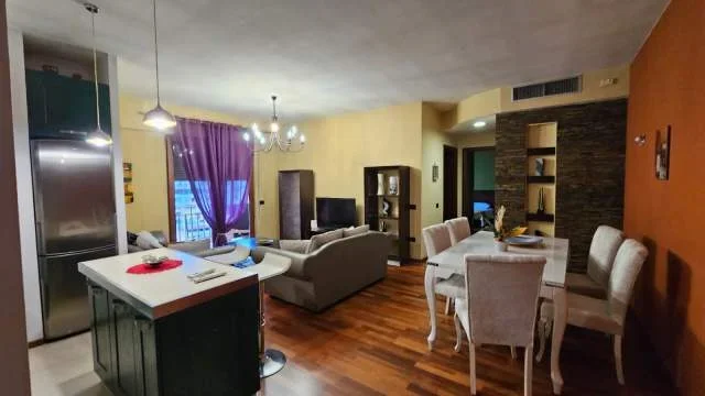 Tirane, jepet me qera apartament 2+1+BLK Kati 6, 110 m² 750 Euro (rruga isa boletini perballe gjimnazit sami frasher)