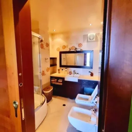 Tirane, jepet me qera apartament 2+1+BLK Kati 8, 104 m² 750 Euro (Gjimnazi Sami Frasheri)