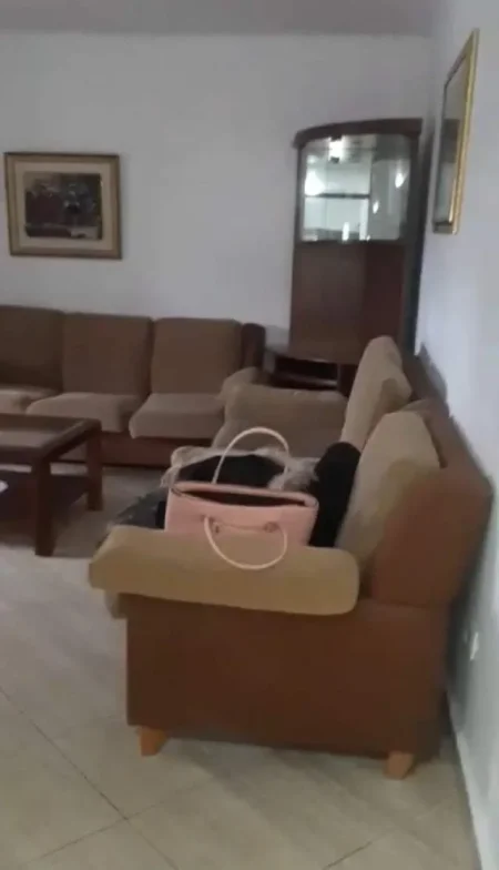 Tirane, jepet me qera apartament 2+1+BLK Kati 5, 85 m² 45.000 Leke (Myslym shyri,prane shkolles kostandin kristoforidh)