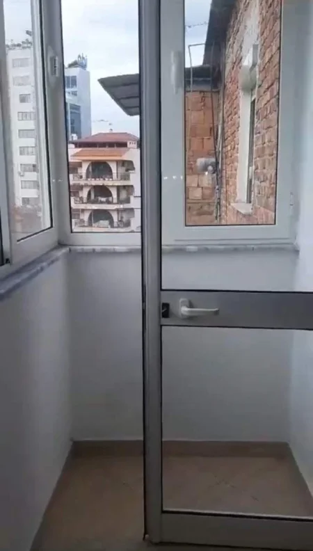 Tirane, jepet me qera apartament 2+1+BLK Kati 5, 85 m² 45.000 Leke (Myslym shyri,prane shkolles kostandin kristoforidh)