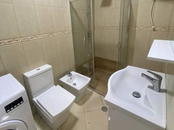 Tirane, jepet me qera apartament 1+1+BLK Kati 2, 70 m² 550 Euro (Liqeni i Thate)