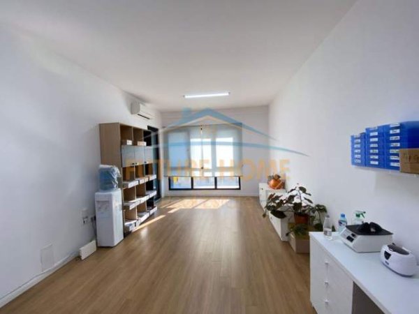 Tirane, jepet me qera zyre Kati 6, 75 m² 750 Euro (21 Dhjetori)