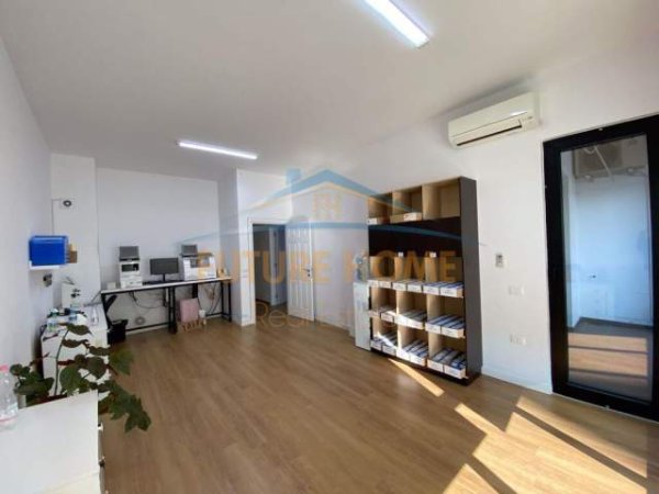 Tirane, jepet me qera zyre Kati 6, 75 m² 750 Euro (21 Dhjetori)