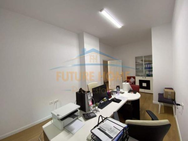 Tirane, jepet me qera zyre Kati 6, 75 m² 750 Euro (21 Dhjetori)