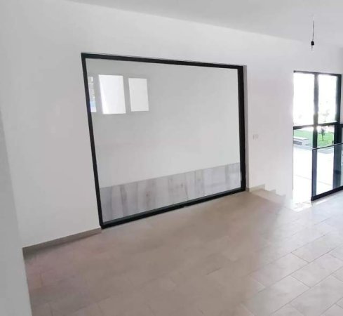 Tirane, shitet ambjent biznesi Kati 0, 45 m² 120.000 Euro (Kompleksi Golden Park)