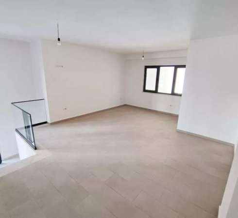 Tirane, shitet ambjent biznesi Kati 0, 45 m² 120.000 Euro (Kompleksi Golden Park)