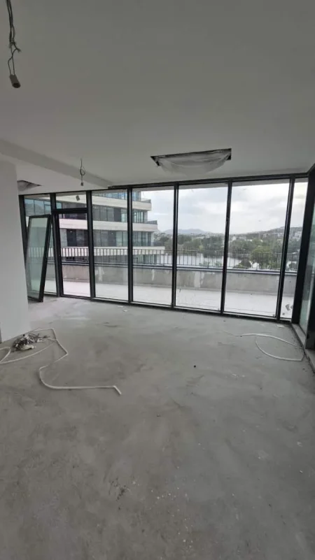 Tirane, jepet me qera zyre Kati 3, 136 m² 1.500 Euro (Lake View Residence)