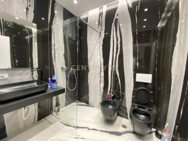 Tirane, jepet me qera apartament 2+1+BLK Kati 11, 125 m² 1.000 Euro (Ish fusha aviacionit)