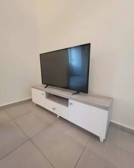 Tirane, jepet me qera apartament 1+1+BLK Kati 4, 60 m² 500 Euro (Brryli)