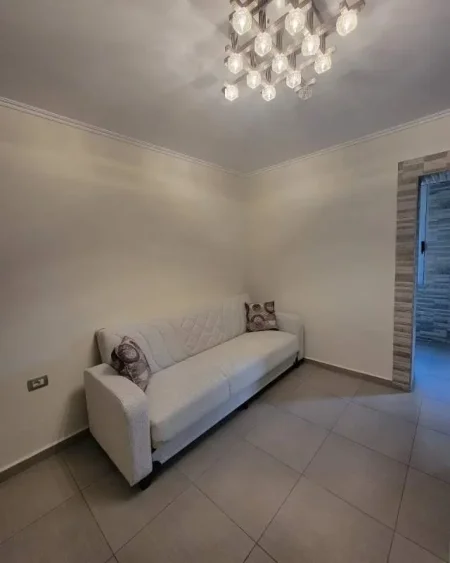 Tirane, jepet me qera apartament 1+1+BLK Kati 4, 60 m² 500 Euro (Brryli)