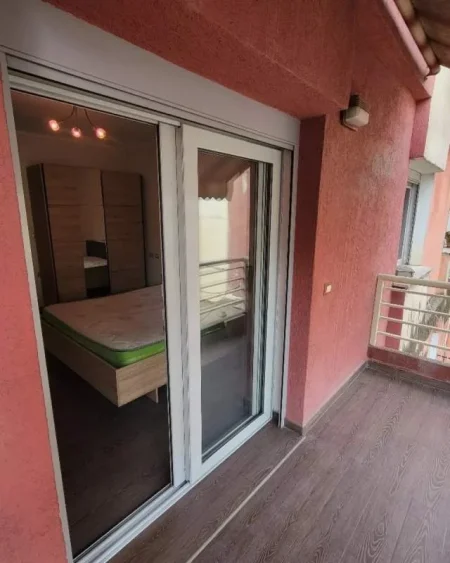 Tirane, jepet me qera apartament 1+1+BLK Kati 4, 60 m² 500 Euro (Brryli)