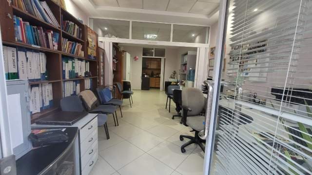 Durres, jepet me qera zyre Kati 3, 37 m² 300 Euro (Prane Gjykates, Durres)