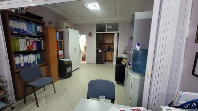 Durres, jepet me qera zyre Kati 3, 37 m² 300 Euro (Prane Gjykates, Durres)