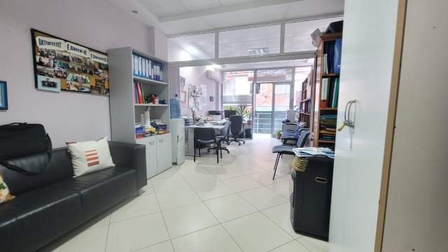 Durres, jepet me qera zyre Kati 3, 37 m² 300 Euro (Prane Gjykates, Durres)