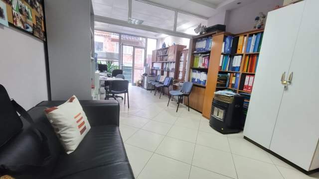 Durres, jepet me qera zyre Kati 3, 37 m² 300 Euro (Prane Gjykates, Durres)