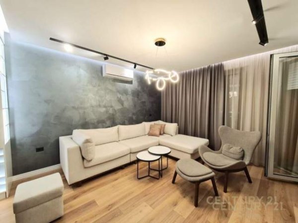 Tirane, jepet me qera apartament 1+1 Kati 3, 83 m²  (ZOGU I ZI)