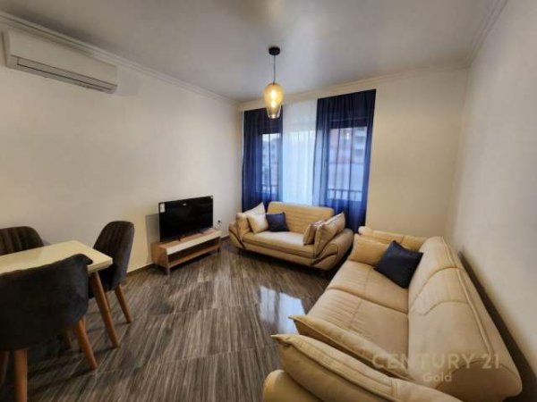 Tirane, jepet me qera apartament 2+1+BLK Kati 2, 95 m² 800 Euro (ATSH)