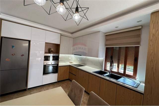 Apartamenti ne katin e 1 te nje Vile ne zonen e Selites 2+1+BLK, 105 m² 400 Euro