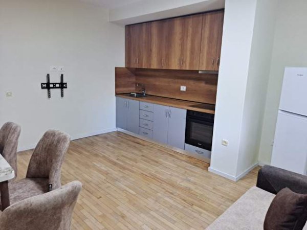 Tirane, jepet me qera apartament 2+1 Kati 3, 70 m² 550 Euro (ish restorant durresi)