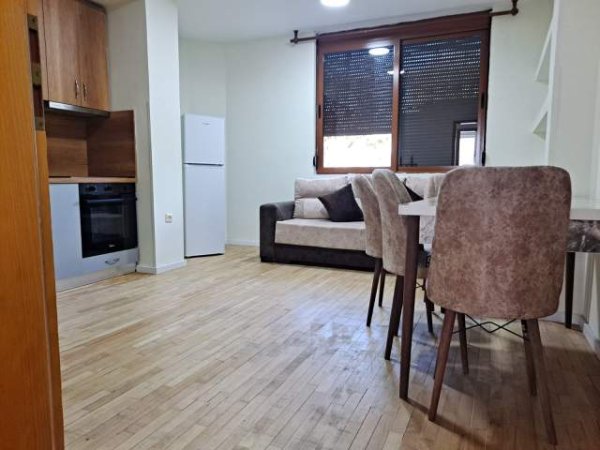 Tirane, jepet me qera apartament 2+1 Kati 3, 70 m² 550 Euro (ish restorant durresi)