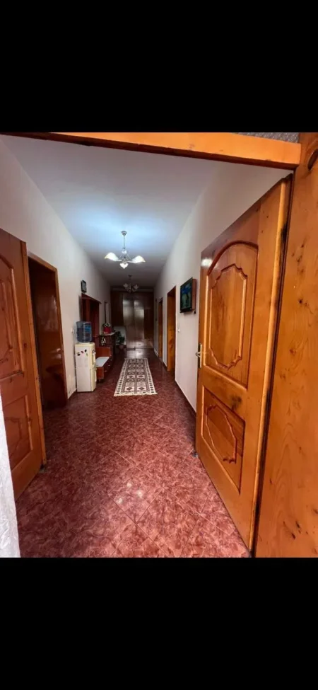 Tirane, jepet me qera apartament 2+1 Kati 1, 120 m² 40.000 Leke (Laprake)