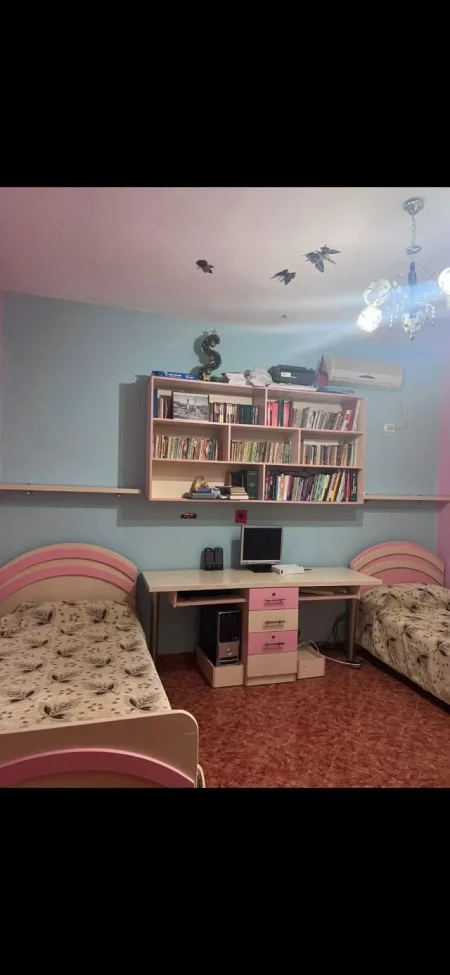 Tirane, jepet me qera apartament 2+1 Kati 1, 120 m² 40.000 Leke (Laprake)