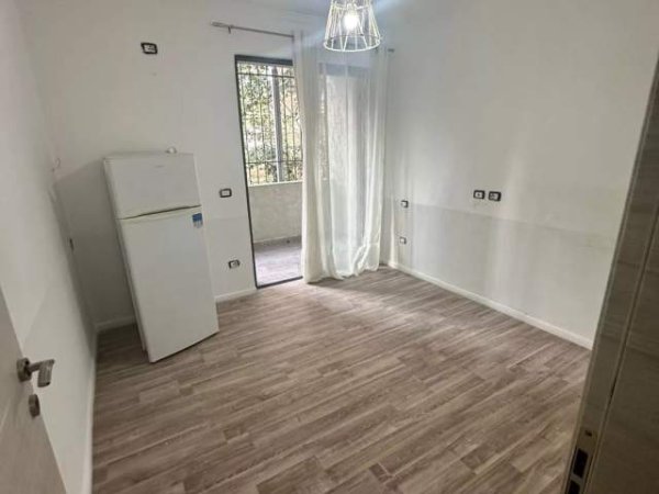 Tirane, jepet me qera zyre Kati 0, 70 m² 40.000 Leke (21 Dhjetori)