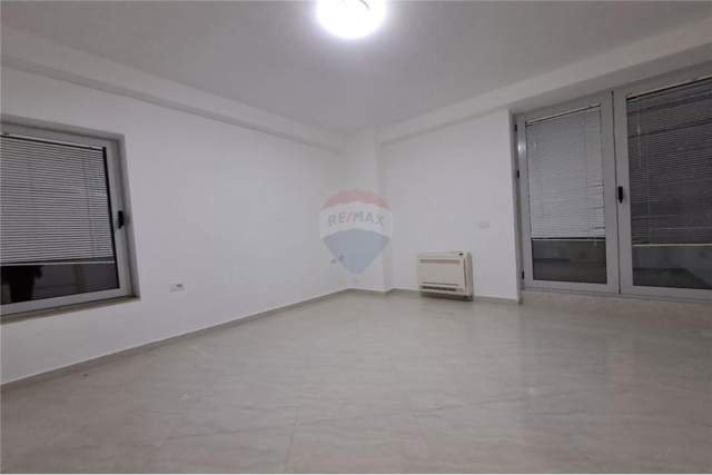 Tirane, jepet me qera zyre 113 m² 1.300 Euro (Qender)