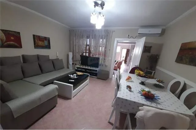 Tirane, jepet me qera Vile Kati 0, 216 m² 1.100 Euro (Ferti Xhajko)