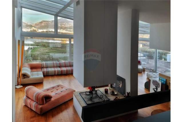 Tirane, jepet me qera Penthouse 4+1 Kati 6, 315 m² 750.000 Euro (Liqeni i Thate)