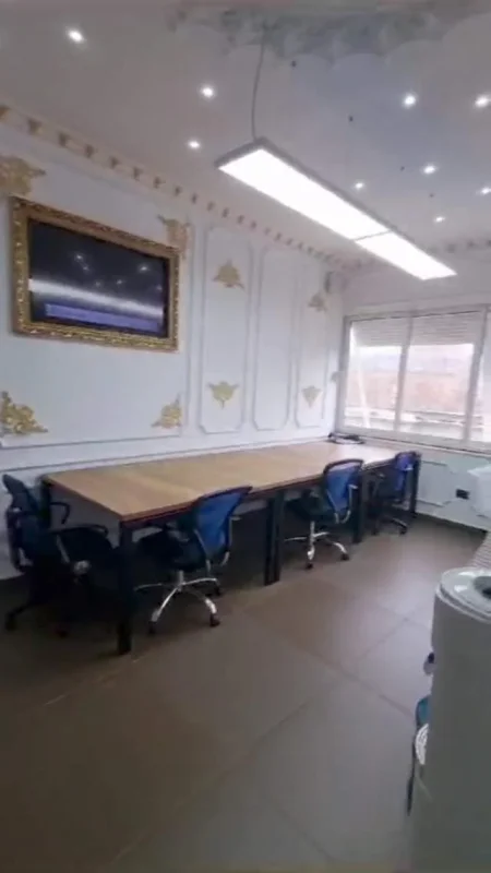 Tirane, jepet me qera zyre Kati 5, 250 m² 2.000 Euro (ish restorant durresi)