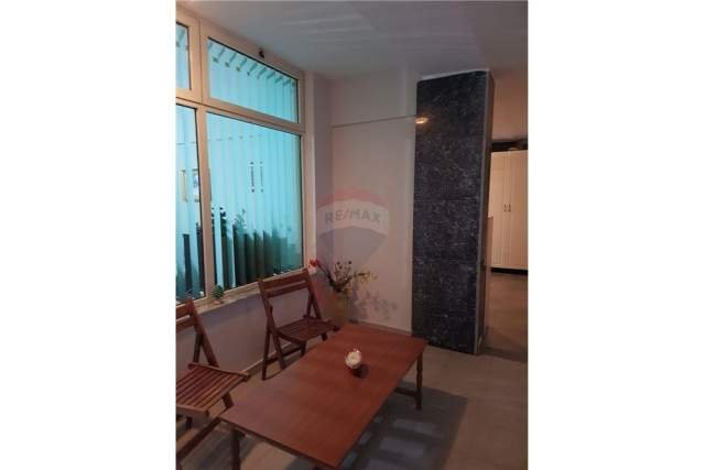 Tirane, jepet me qera apartament 1+1 Kati 6, 85 m² 400 Euro (Rruga Urani Pano)