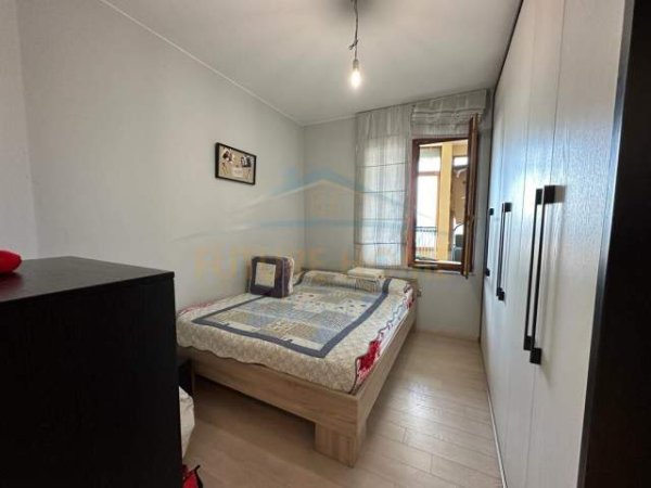 Tirane, jepet me qera apartament 2+1 Kati 11, 130 m² 1000 Euro (zogu i 1)