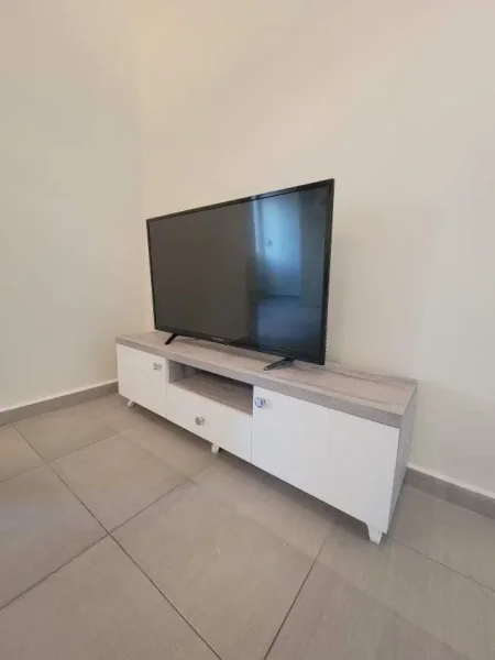 Tirane, jepet me qera apartament 1+1+A+BLK Kati 4, 60 m² 55.000 Leke (Bulevardi Zhan D'Ark)