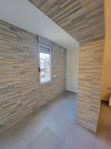 Tirane, jepet me qera apartament 1+1+A+BLK Kati 4, 60 m² 55.000 Leke (Bulevardi Zhan D'Ark)