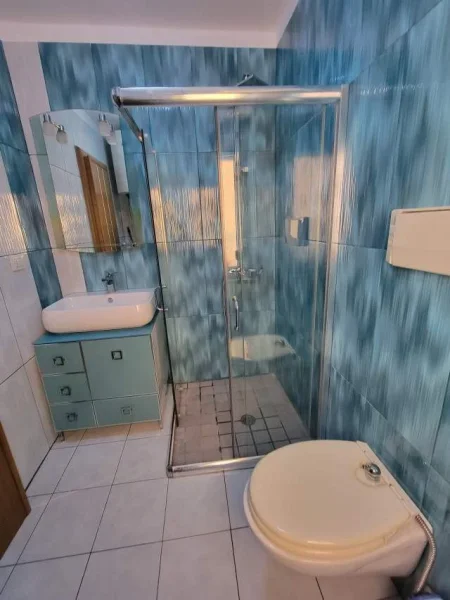 Tirane, jepet me qera apartament 1+1+A+BLK Kati 4, 60 m² 55.000 Leke (Bulevardi Zhan D'Ark)