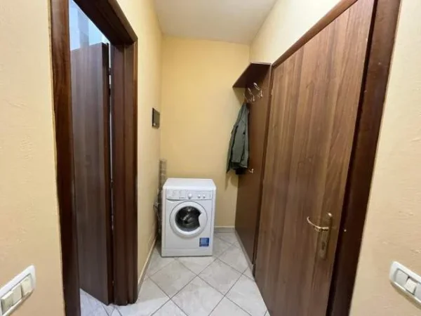 Tirane, jepet me qera apartament 1+1+BLK Kati 5, 75 m² 45.000 Leke (rruga hoxha tahsim ,te farmacia 5)