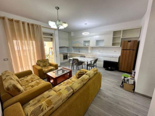 Tirane, jepet me qera apartament 2+1 Kati 4, 96 m² 800 Euro (Liqeni i Thate)