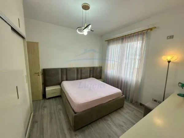 Tirane, jepet me qera apartament 2+1 Kati 4, 96 m² 800 Euro (Liqeni i Thate)
