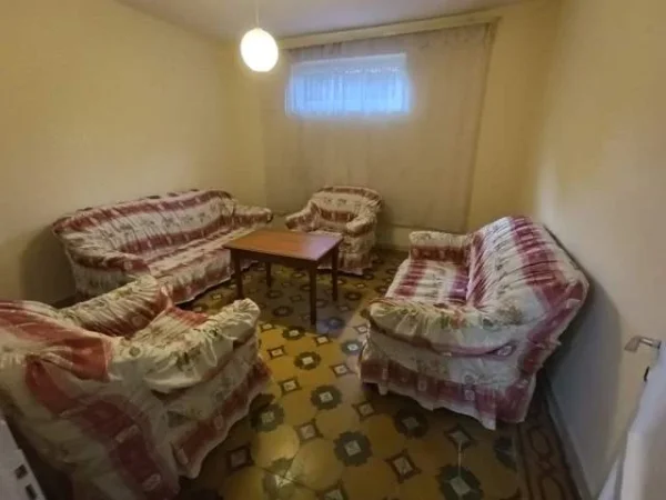 Tirane, jepet me qera shtepi 3+1+BLK Kati 1, 110 m² 45.000 Leke (Myslym shyri,prane shkolles faik konica)