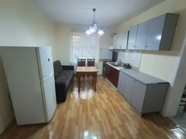 Tirane, jepet me qera shtepi 3+1+BLK Kati 1, 110 m² 45.000 Leke (Myslym shyri,prane shkolles faik konica)