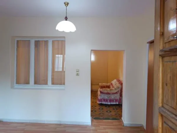 Tirane, jepet me qera shtepi 3+1+BLK Kati 1, 110 m² 45.000 Leke (Myslym shyri,prane shkolles faik konica)