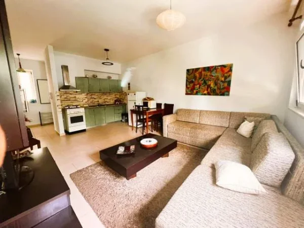 Tirane, jepet me qera apartament 70 m² 350 Euro