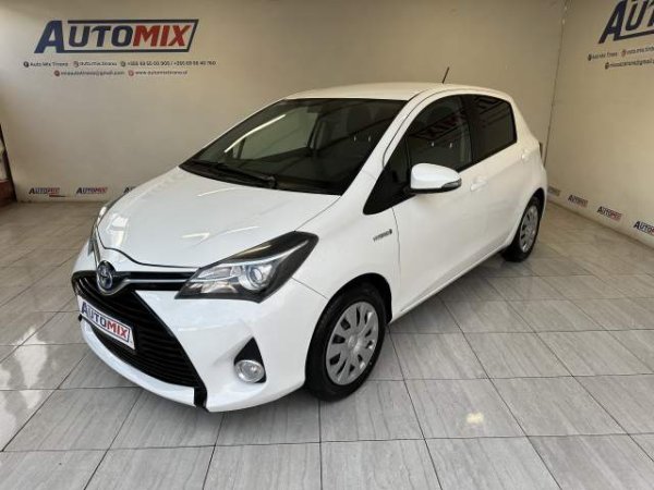 Tirane, shes makine Toyota yaris Viti 2015, 9.900 Euro