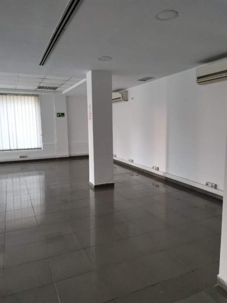 Tirane, jepet me qera dyqan Kati 0, 100 m² 2.000 Euro (ali demi)