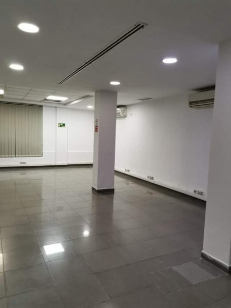 Tirane, jepet me qera dyqan Kati 0, 100 m² 2.000 Euro (ali demi)