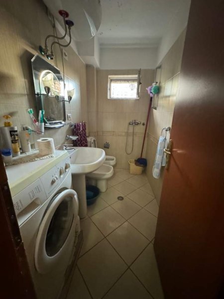Tirane, jepet me qera apartament 3+1+BLK Kati 4, 110 m² 45.000 Leke (rruga e barrikadave ,prane lidhjes se prizrenit)