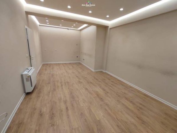 Tirane, jepet me qera zyre Kati 3, 104 m² 650 Euro (rruga e dibres)